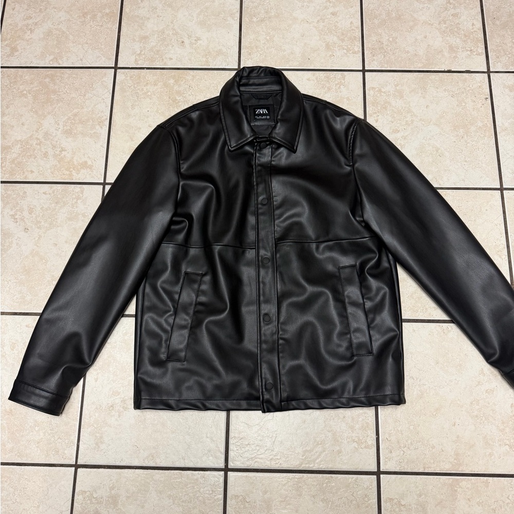 Zara Men's Sleek Black Shirt Jacket